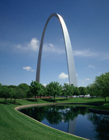 Eero Saarinen, United Sates Jefferson National Expansion Memorial, St. Louis, Missouri.