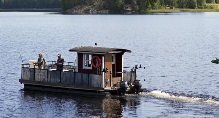 a halászat és a csónakázás népszerű a P-tavon és sok más finn tavon.