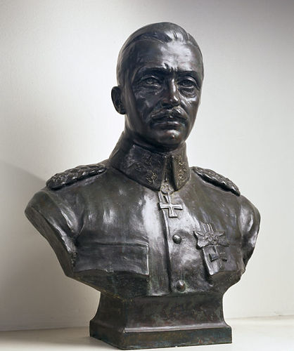 Bronze bust of Mannerheim.