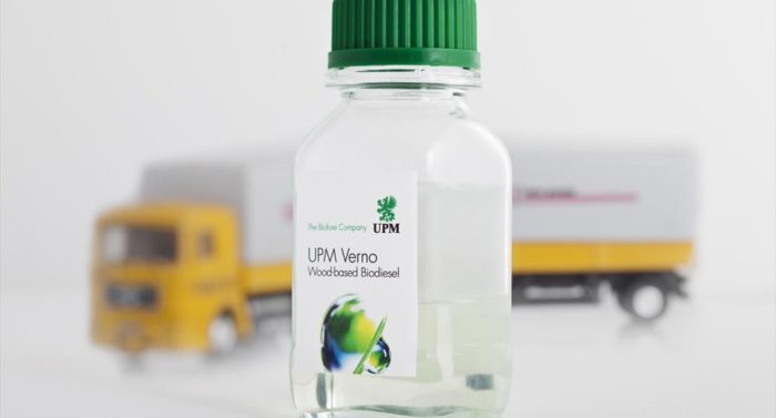 A empresa florestal UPM vem se estabelecendo no mercado de biocombustíveis com um diesel a base de madeira, chamado BioVerno.