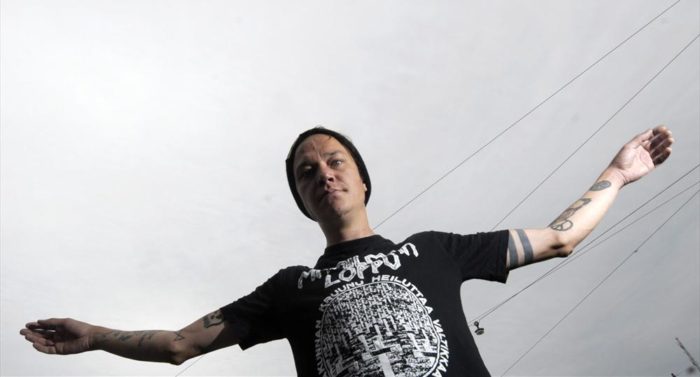 Teemu Bergman es el líder del grupo Pää Kii y está metido en muchos otros proyectos punk.