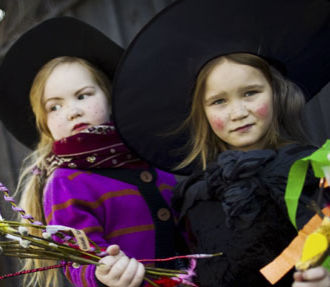 Finnish Easter, witches, virvon varvon, pasha, mämmi, children, church, bonfire, Palm Sunday, Easter Sunday, Finland