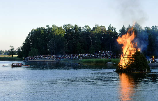 4056-midsummer_03_visitfinland_pl_550px-jpg