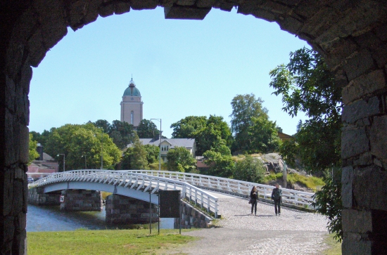 The last surviving Finnish submarine, Vesikko, which operated during the Second World War and sunk the Russian merchant shop Vyborg, is moored at Suomenlinna and is open to the public.