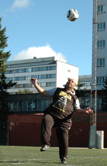 Mustafa Abdelwahab is glad for the opportunity to play football, since it helps him put his life as an asylum seeker out of his mind for a moment. Photo: Antti Kivimäki