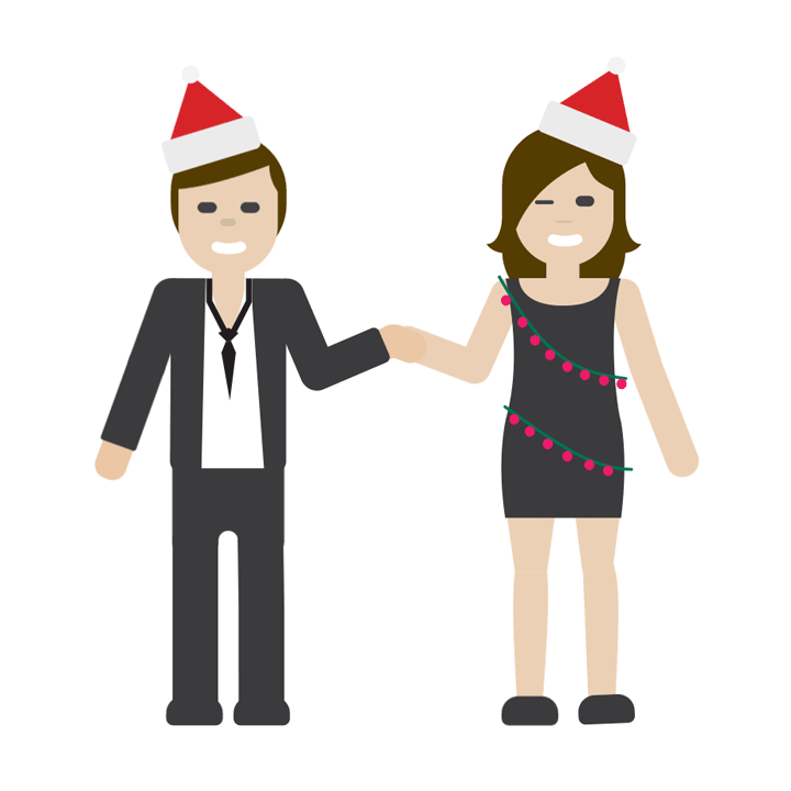 Ein lächelnder und zwinkernder Mann und eine Frau in einem Cocktailkleid halten sich an den Händen und tragen Weihnachtsmannmützen.