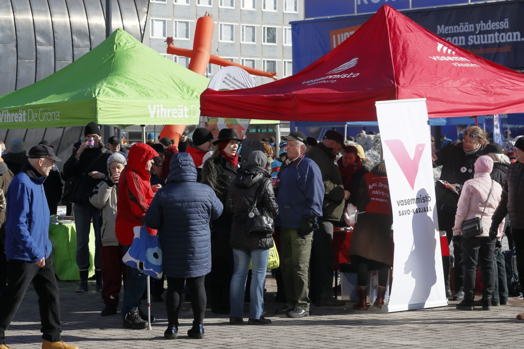 Elecciones al Parlamento de Finlandia Café, máquinas y partidos de