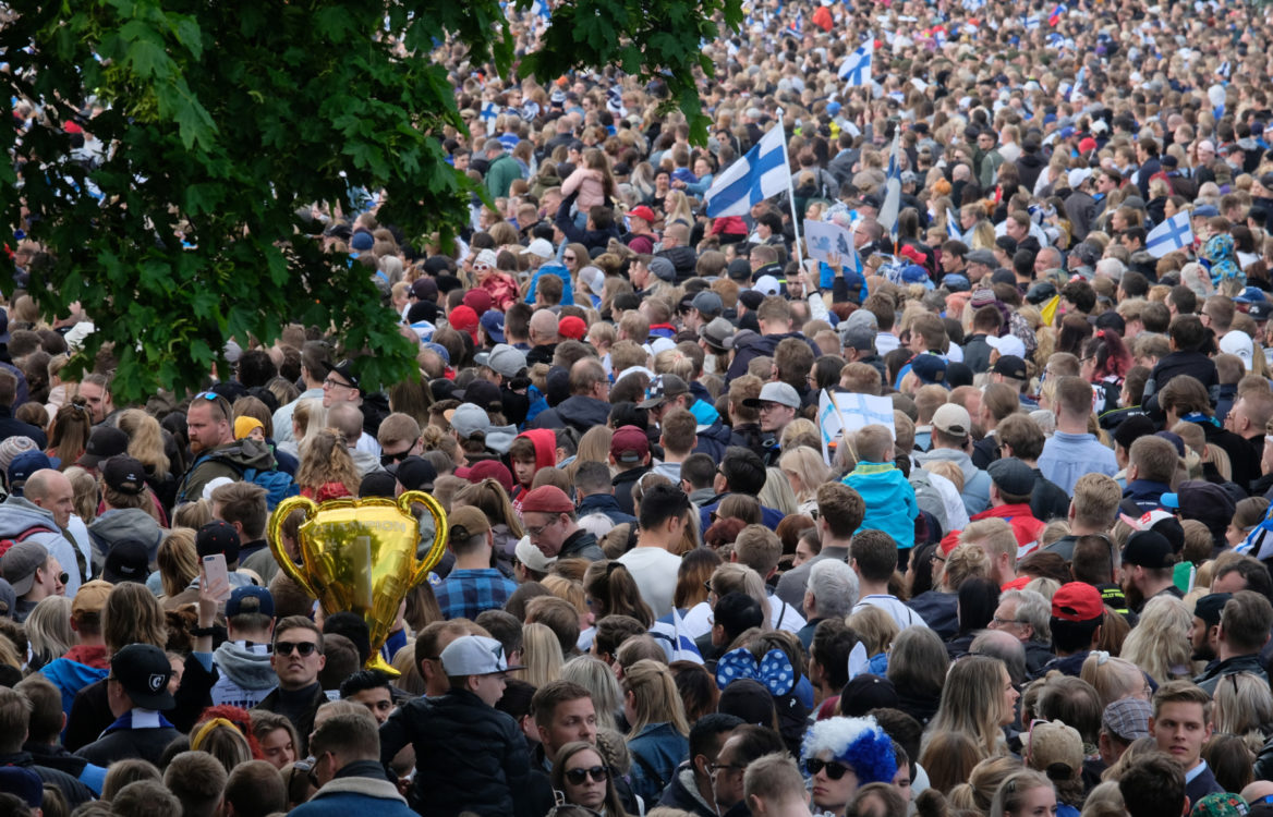 Gold goes great with blue and white: Finland parties after world hockey ...