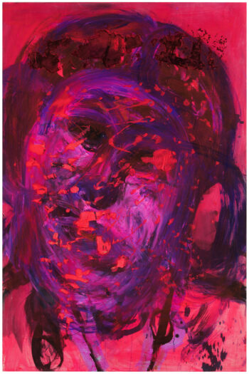 Une peinture sur fond rouge où dominent par ailleurs des couleurs foncées semble représenter le visage et les épaules d’une femme. 