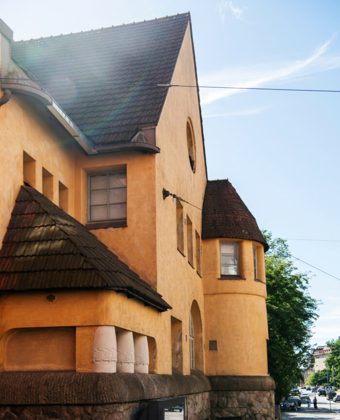 An assortment of residential buildings in Helsinki, most with smooth façades and ornamental details such as towers, balconies, gables and bay windows that bring to mind castle architecture.