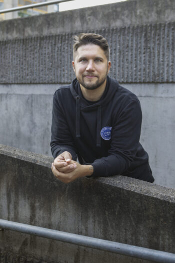Finnish entrepreneur Jiri Jormakka leans on a concrete handrail.